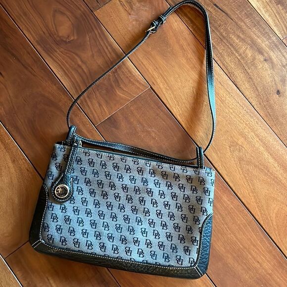 Vintage Dooney & Bourke Signature Print Baguette Medium Shoulder Bag - Picture 1 of 9